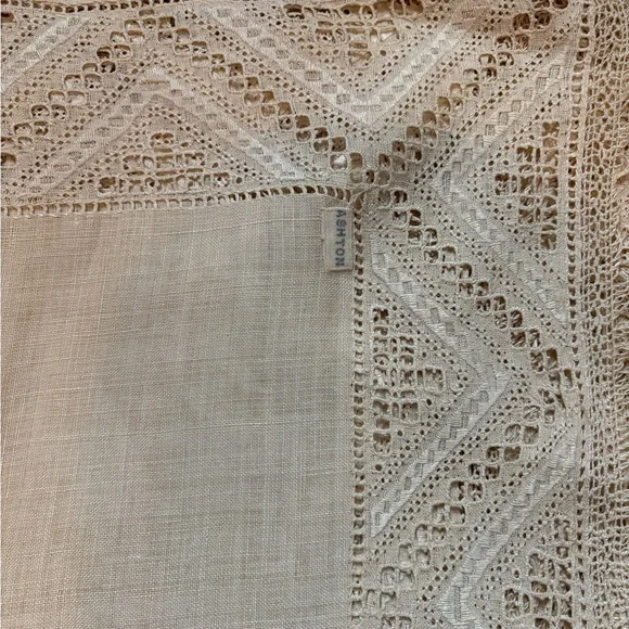 Vintage Lace Crochet Tablecloth - Picture 5 of 5